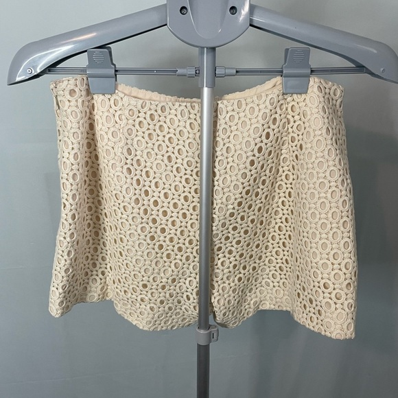 Banana Republic Lace Shorts - cream size 6 - Picture 2 of 9